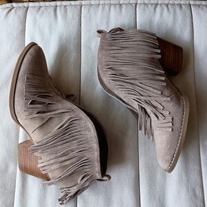 Mari-A Fringe Suede Leather Ankle Boots - Taupe_10